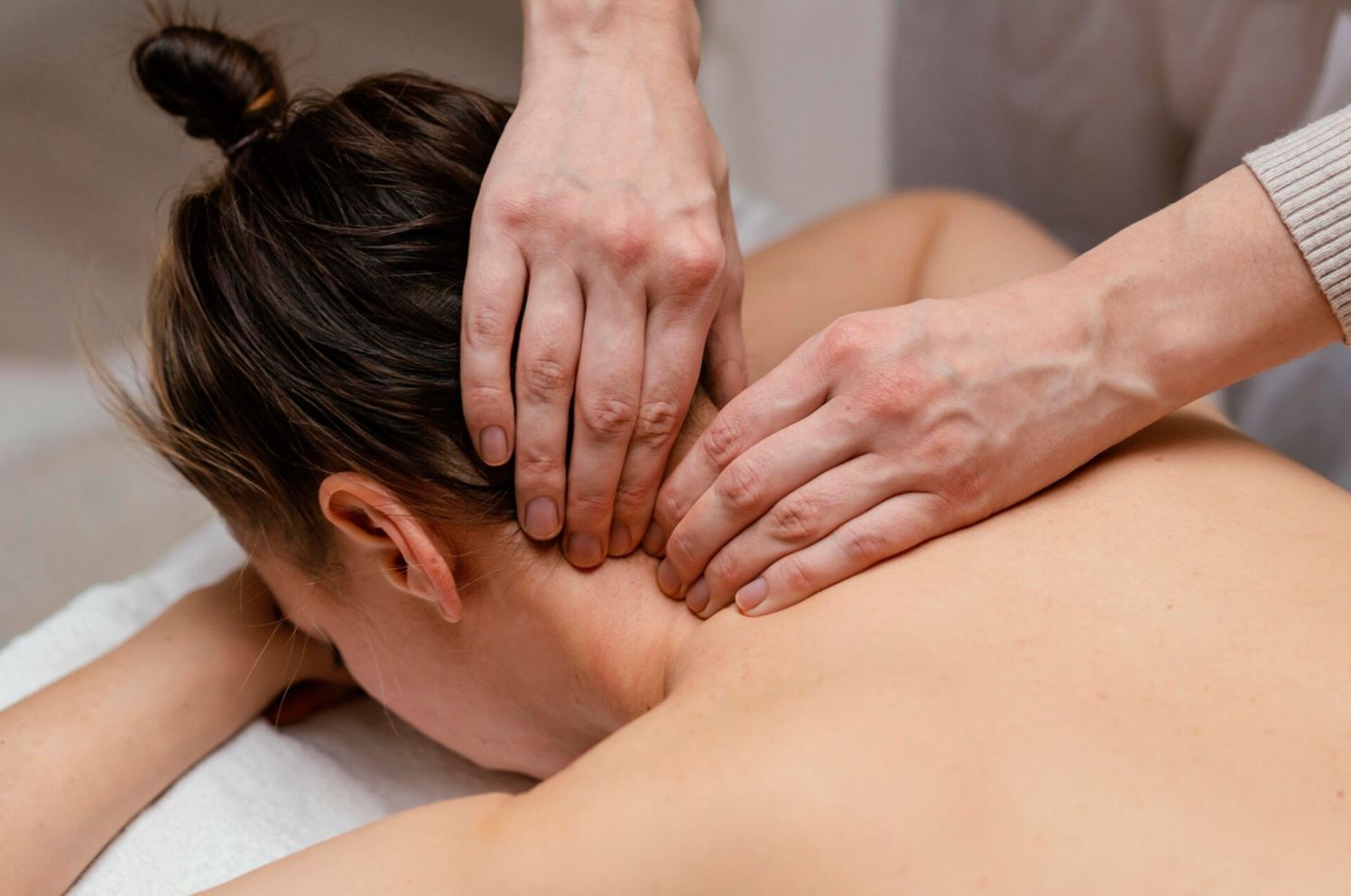 Therapist applying gentle pressure on a guest's neck — Aromatherapy massage at Blue Bay SPA Winter Park