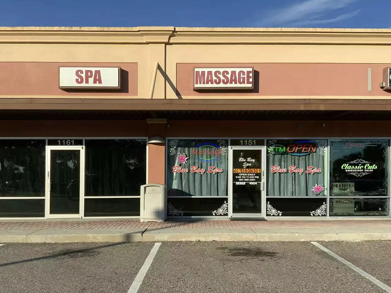 Storefront of Blue Bay Massage Spa on State Road 436 in Winter Park, FL, with the SPA and MASSAGE signs